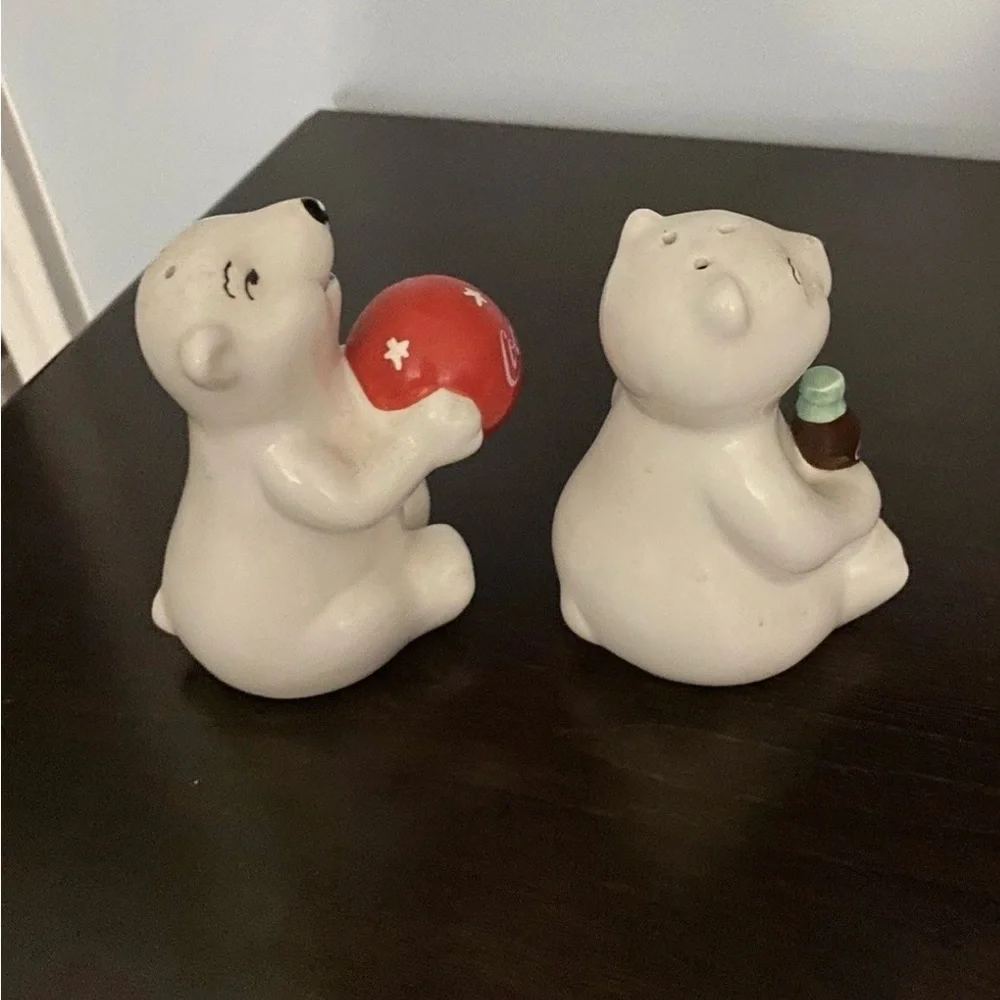 Vintage Coca Cola Polar Bear Salt and Pepper Shakers Set Ceramic Holiday Decor